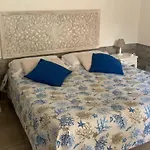 Bed & Breakfast Lady-B