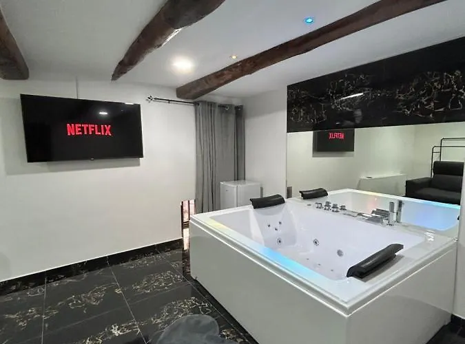 Giovanni Luxury Suites