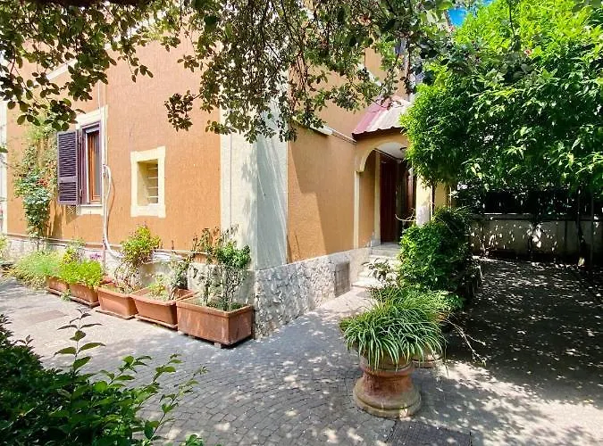 Los Mochileros Hostel - Age Limit 18-28