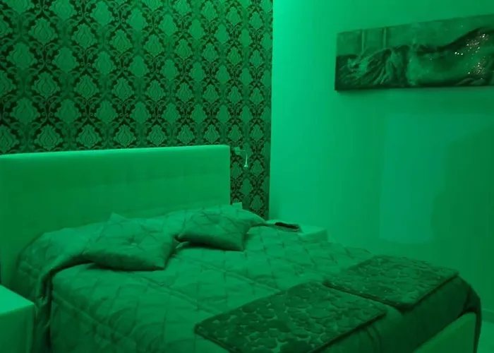 Room Black