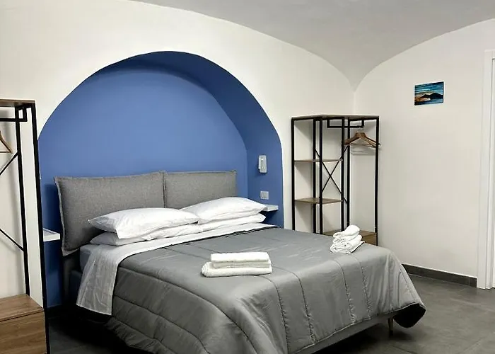 Savoia 215 - Azzurra Guest House - Napoli