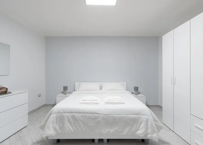 Modern Flat In The Heart Of Naples Near Man