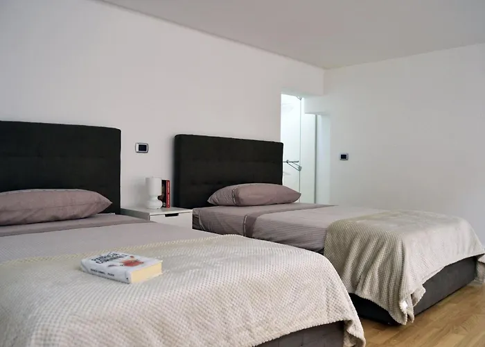 Napoli Centro, Dm Luxury Apartments