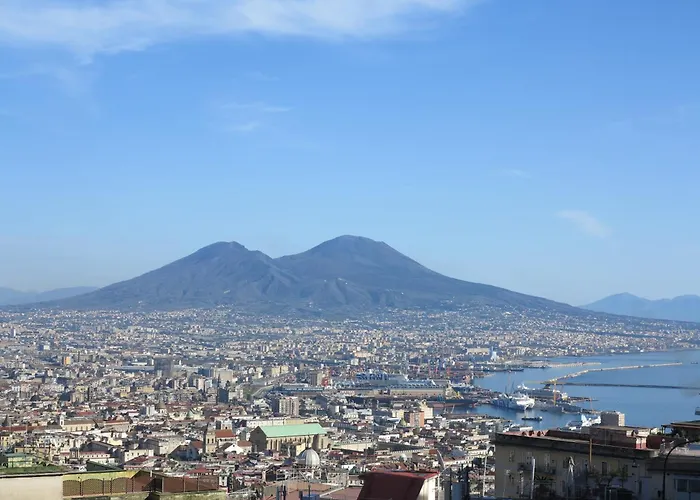 Pretty Panoramic Apartment - Half Way Center-Vomero District