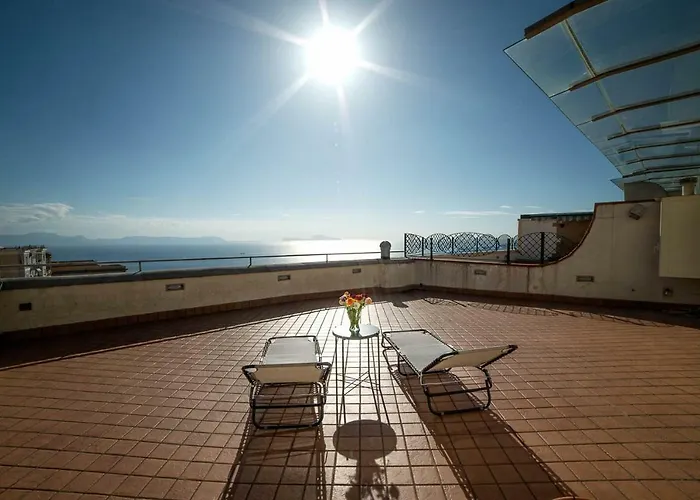 Vomero Roof