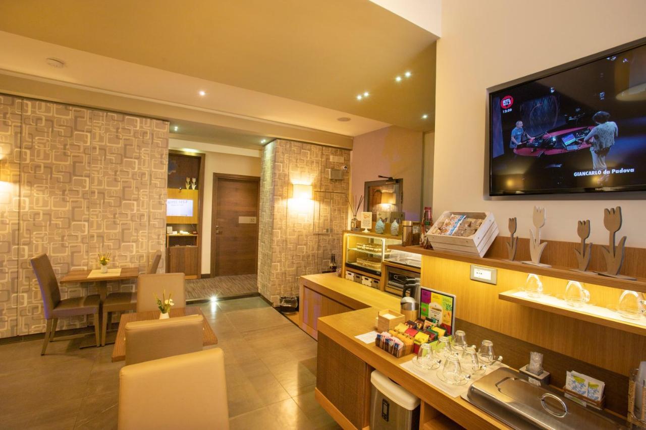 Dimora San Felice Bed & Breakfast Naples