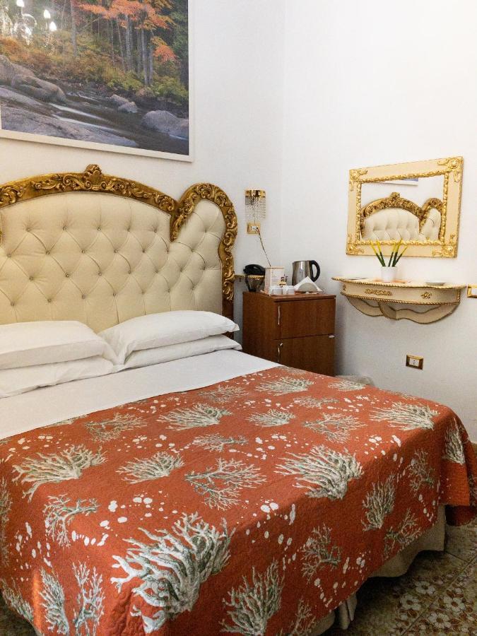 Hotel Des Artistes 4*