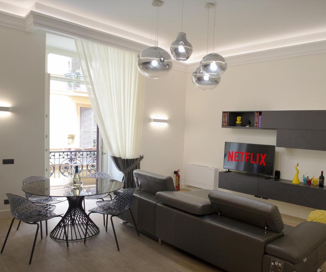 Fafgrandsuitenapoli * Naples