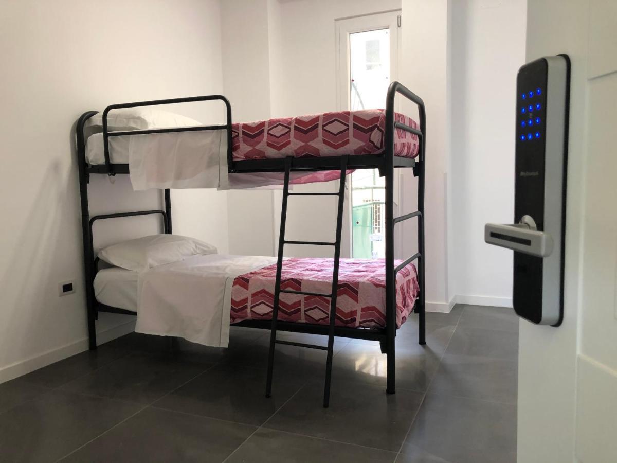 Floor Rentrooms Naples