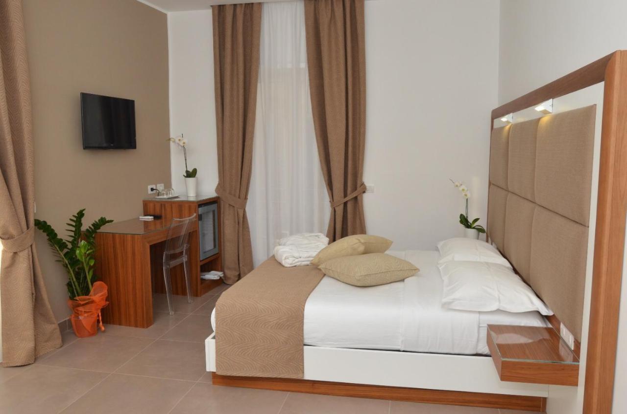 Bed & Breakfast La Movida Naples