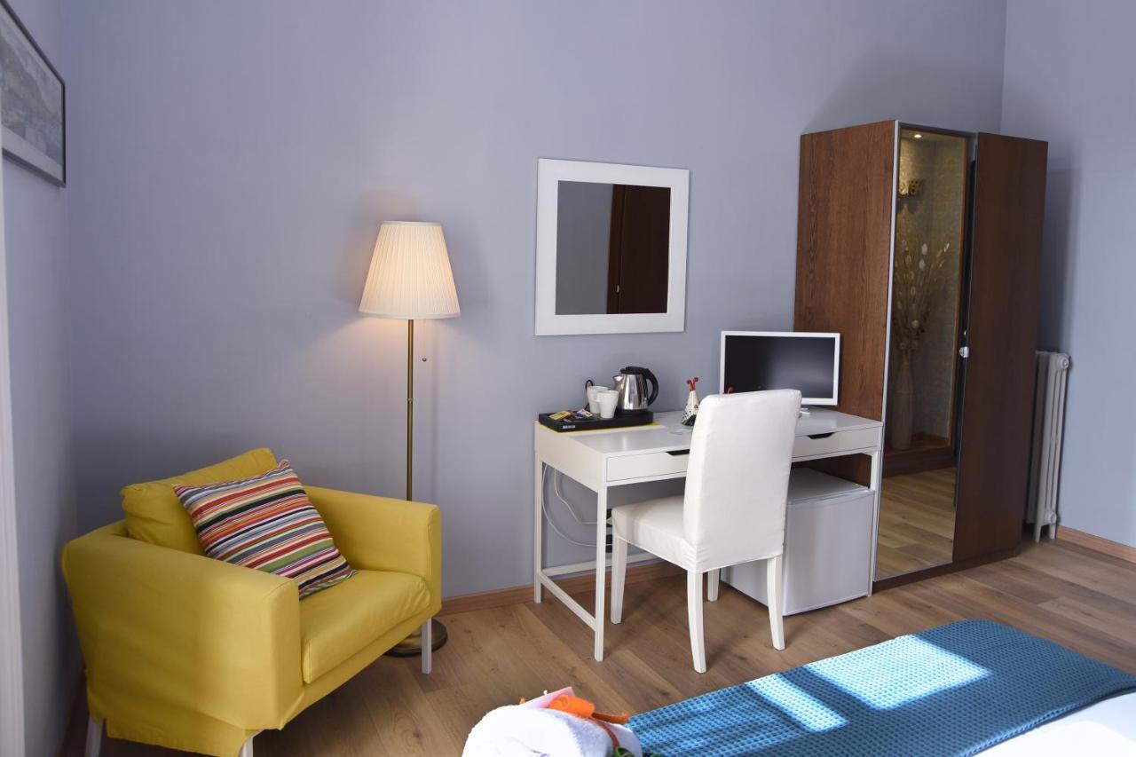Bed & Breakfast La Dimora Luca Giordano Naples
