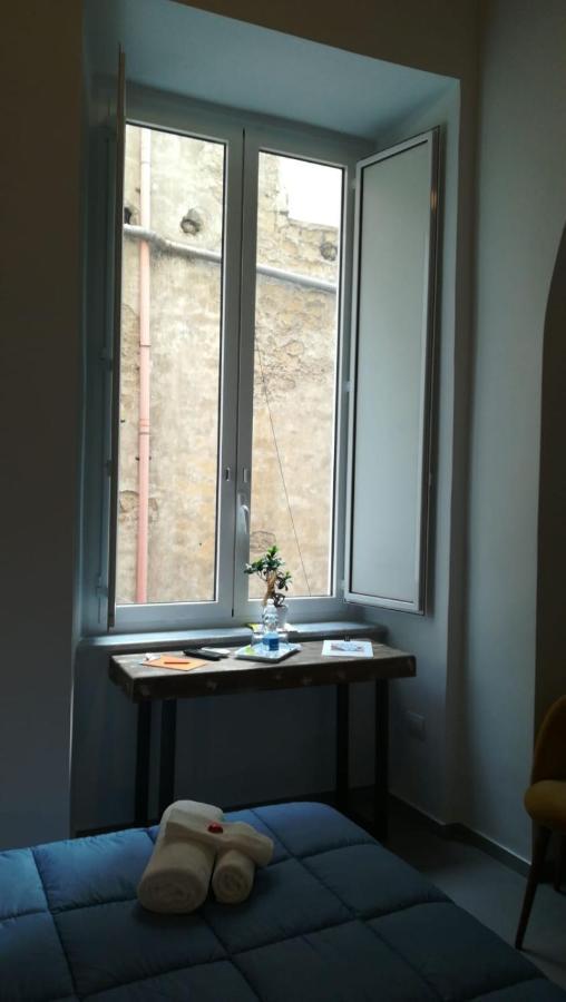 L'arco E Il Vico Naples