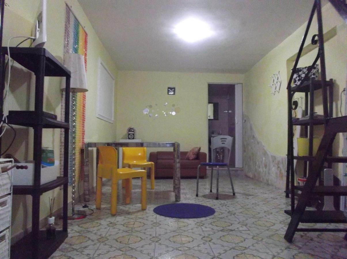 Monolocale Fronte Strada Centro Storico Holiday home *
