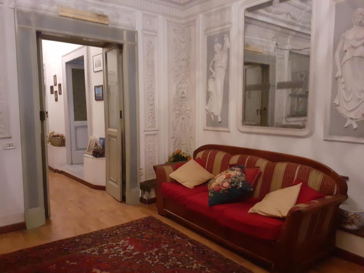 Miseria E Nobilta' 2* Naples