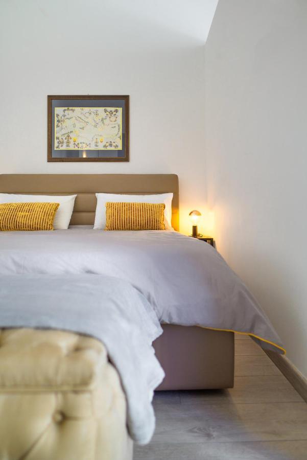 B1flat Mergellina - *