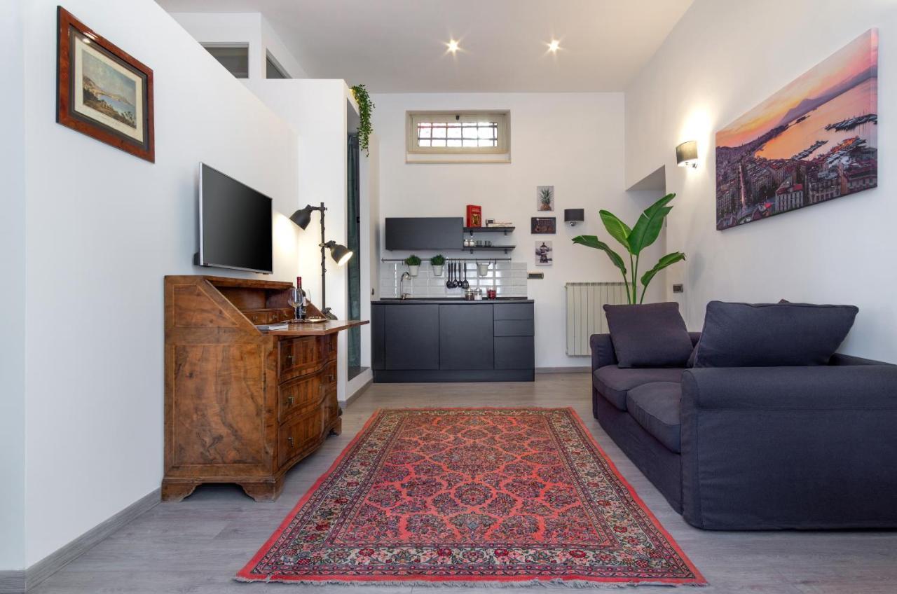 B1flat Mergellina - *