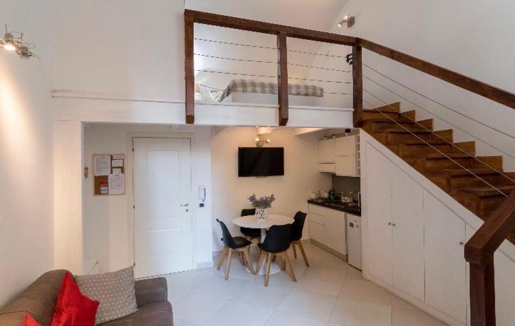 Santi Apostoli House Apartment Naples
