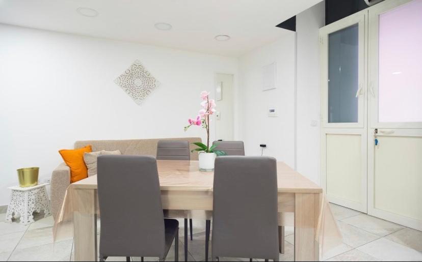 Graphite House Apartment *