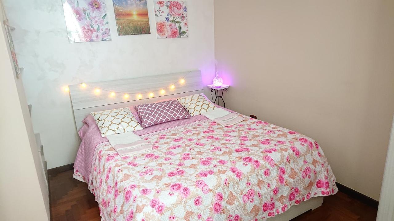 Sky-terrace In Central Station, 3 Bedrooms Apartment Naples