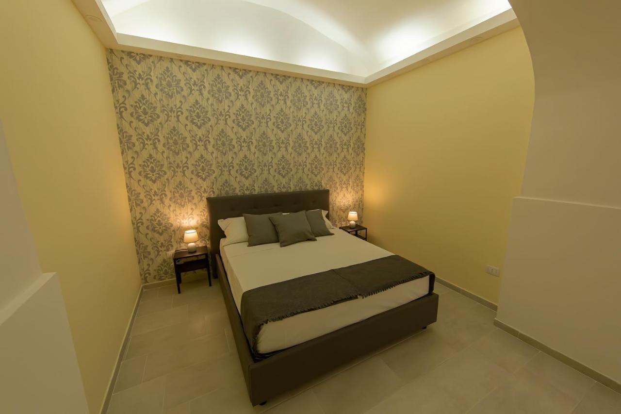 Olina N.6 Naples