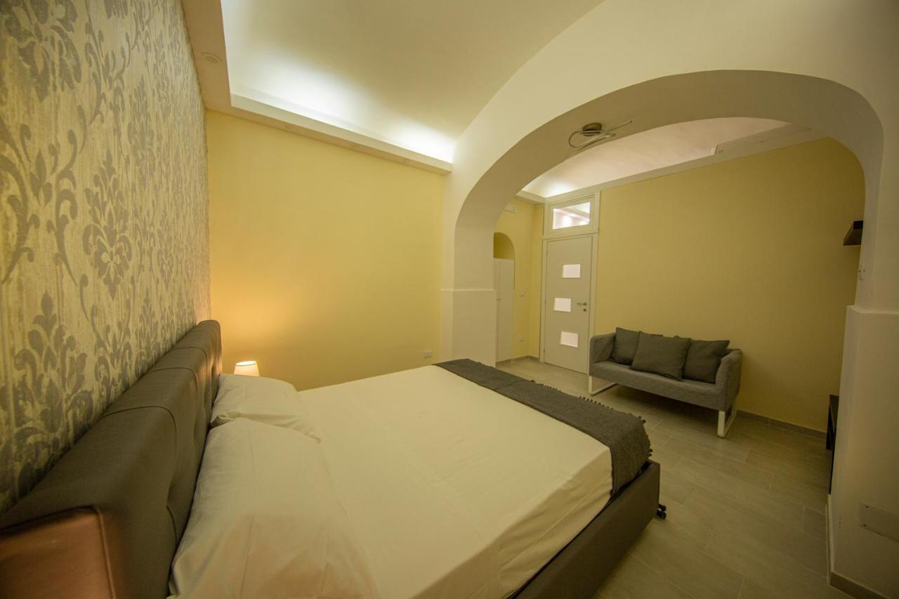 Olina N.6 Naples