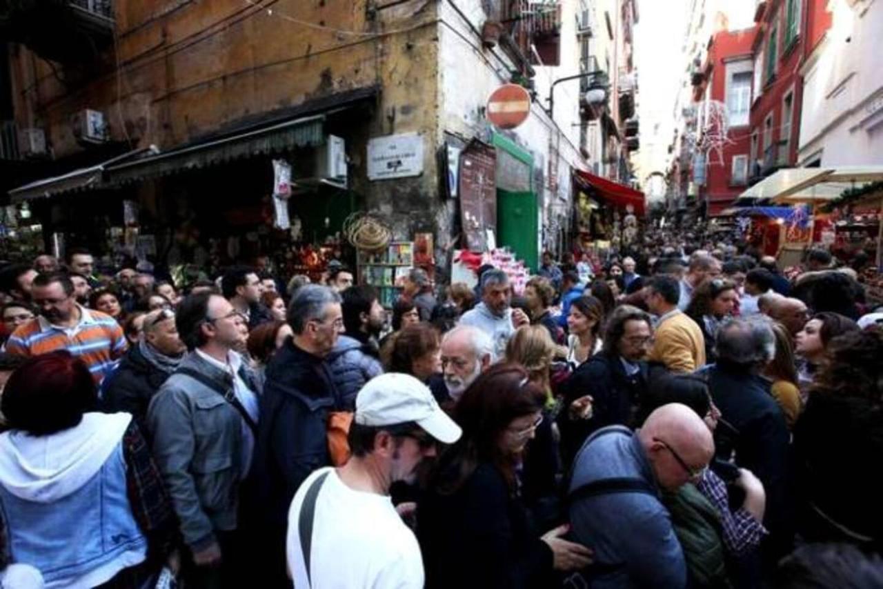 In Love: Vicoletto Dei Presepi Naples
