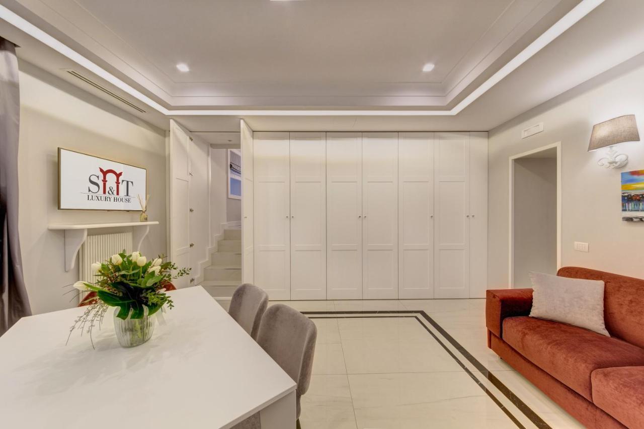 S&t Luxury House In Plebiscito Square Apartment