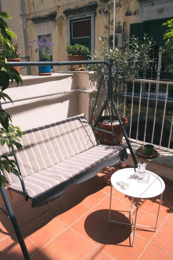 La Casa Del Nespolo, 2 Terrazzi E 2 Bagni In Centro Naples