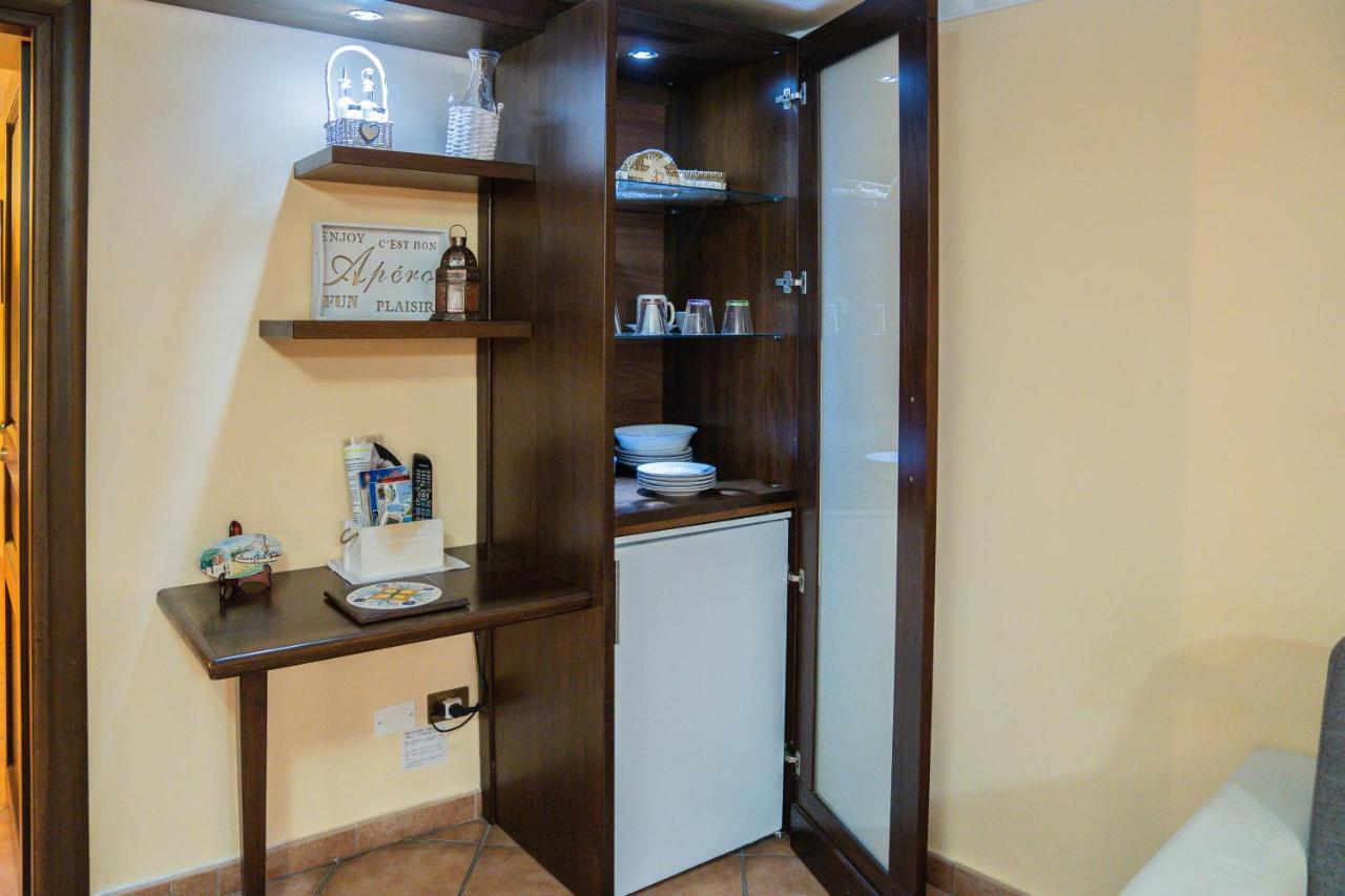 Domus Ugo Apartment *