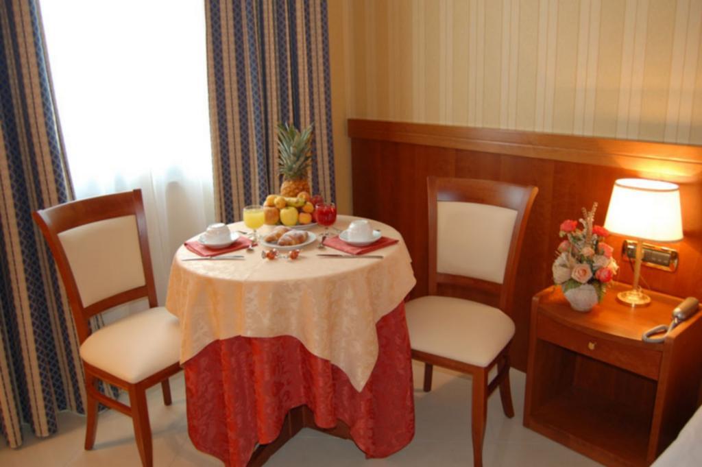 Joyfull 3* Naples
