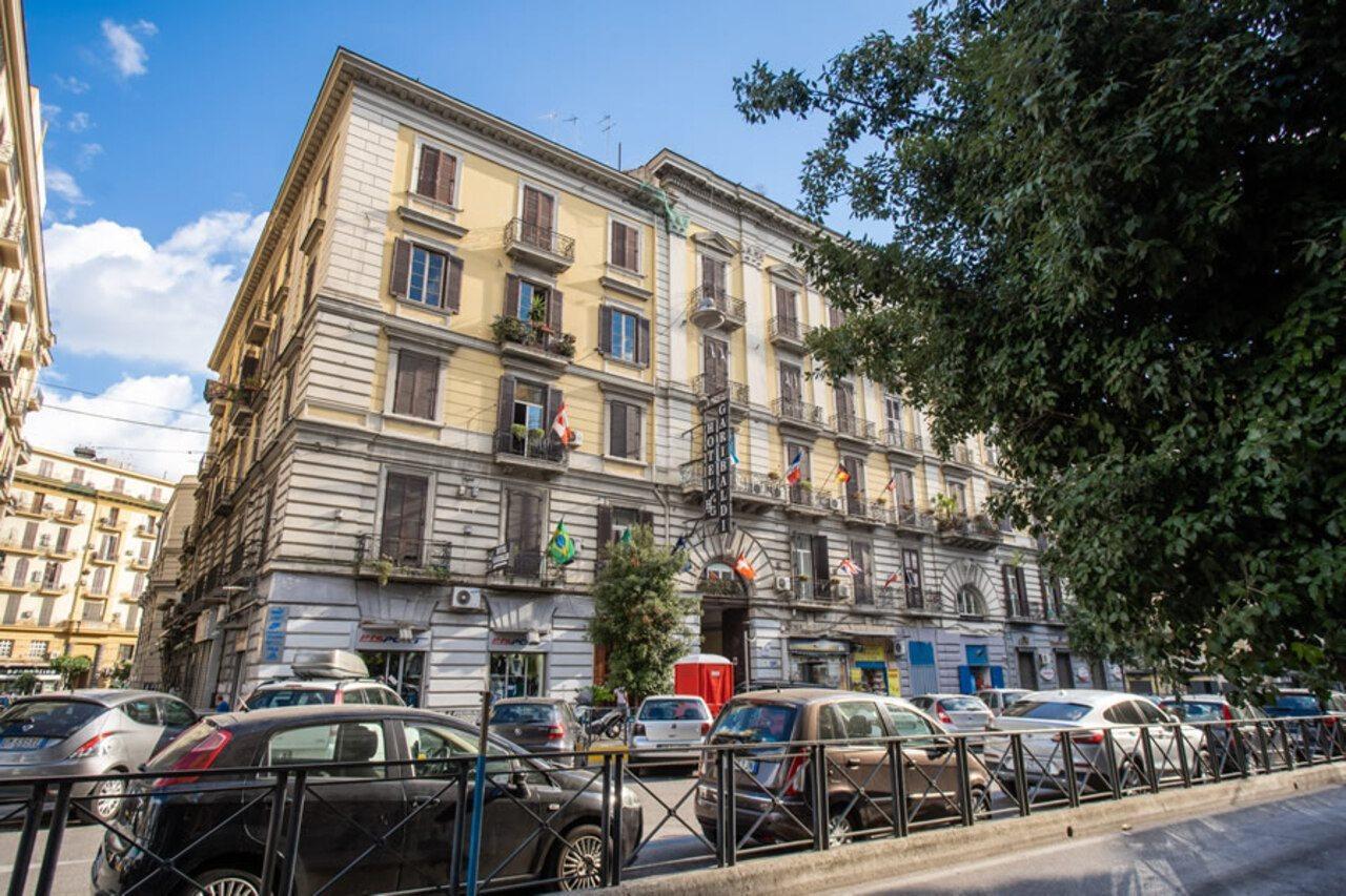 Garibaldi 3* Naples