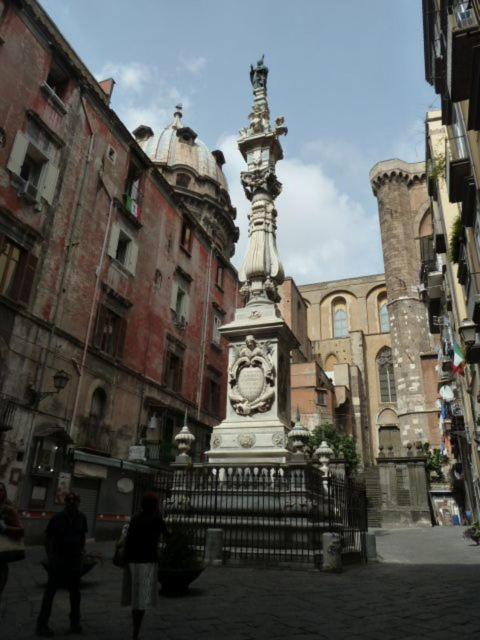 Otto Di Denari Naples