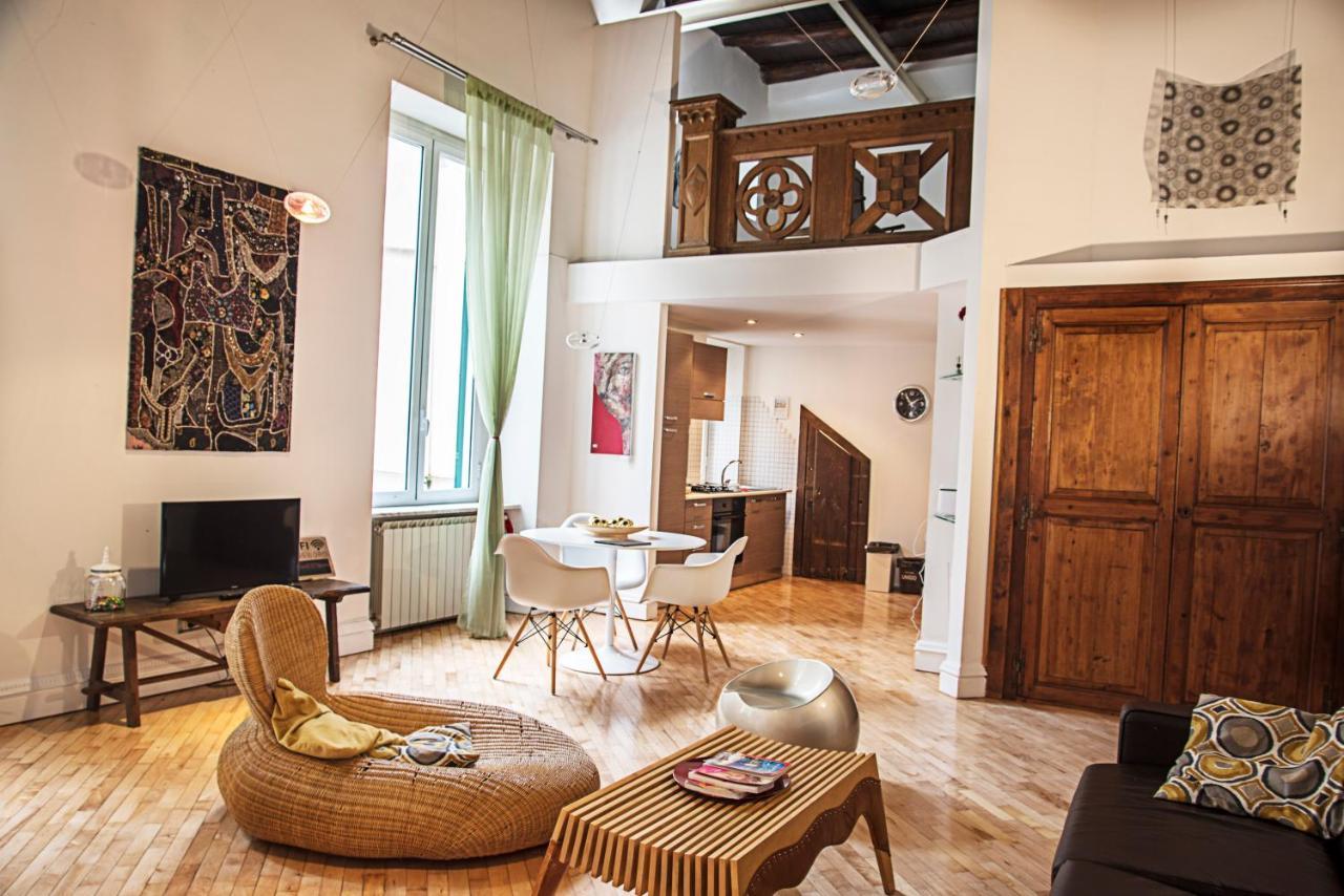 Apartment Splendido Loft Nel Cuore Antico Naples