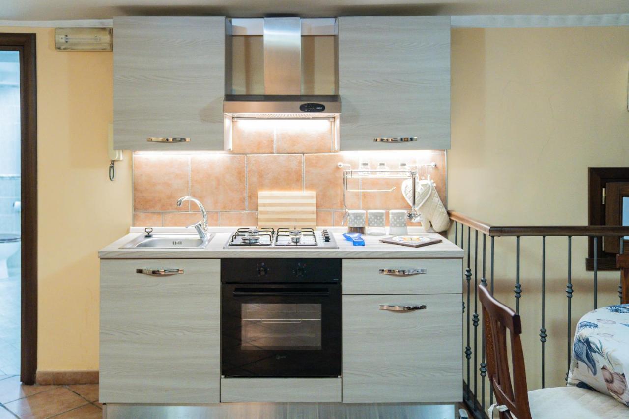 Apartment Domus Ugo Naples