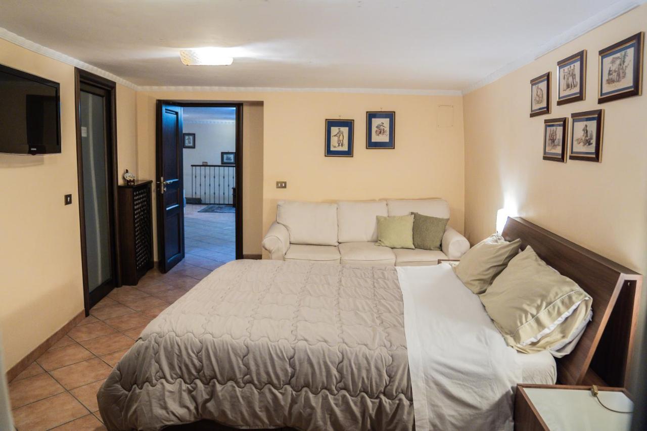 Apartment Domus Ugo Naples