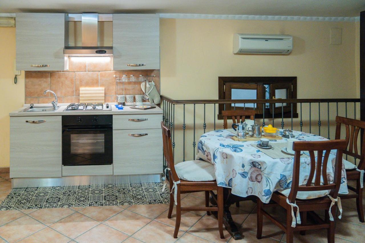Apartment Domus Ugo Naples
