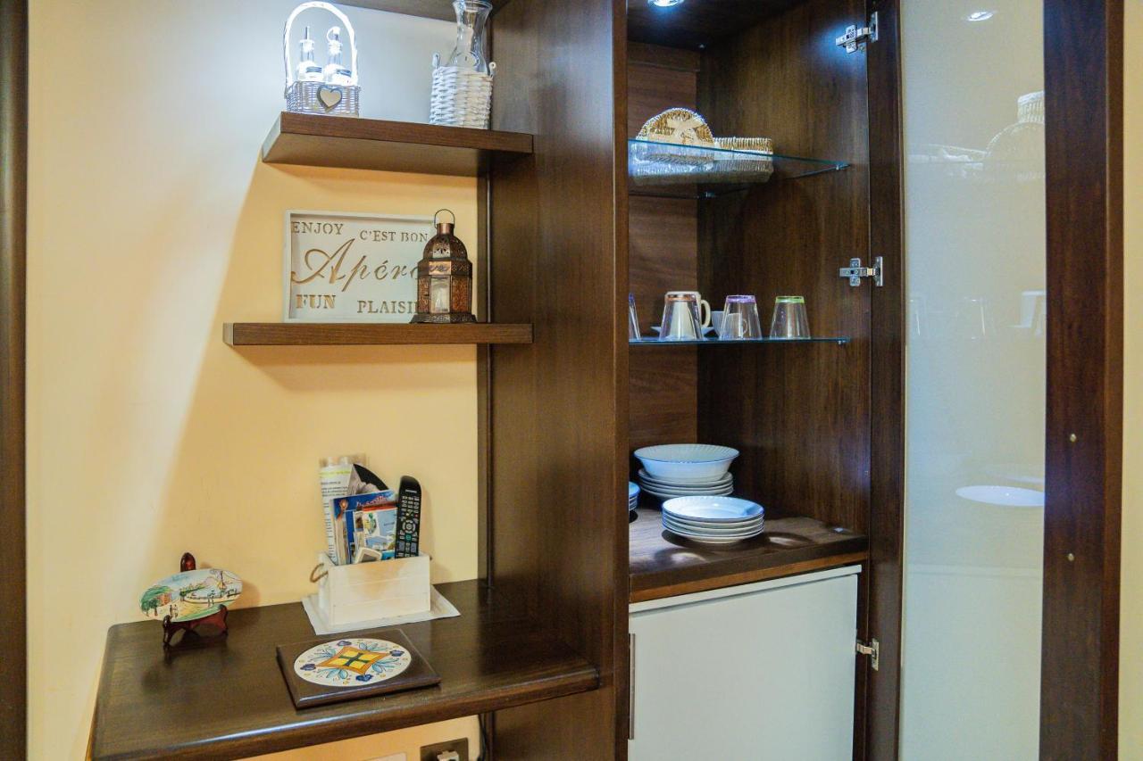 Apartment Domus Ugo Naples