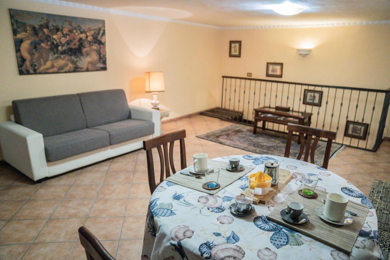 Domus Ugo Apartment Naples