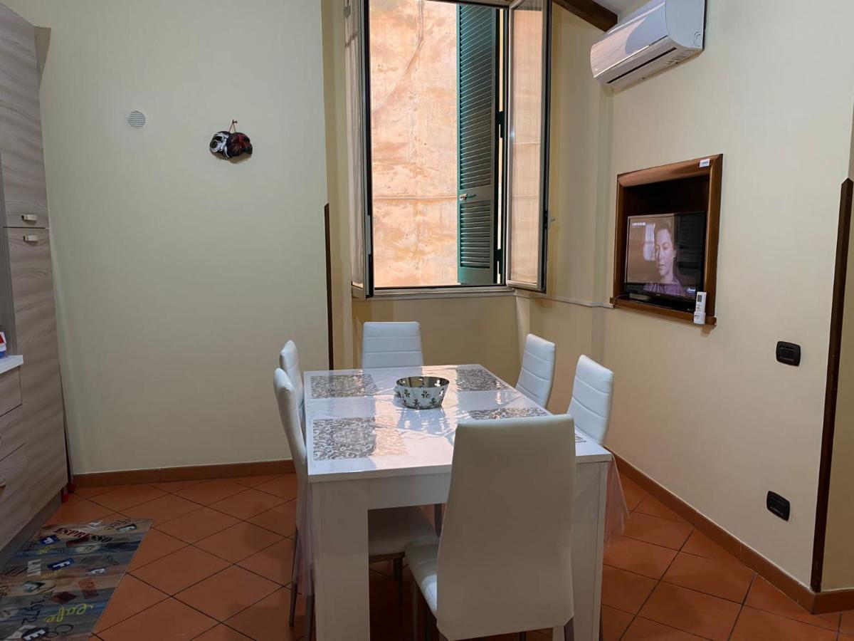 In Love: Vicoletto Dei Presepi Naples
