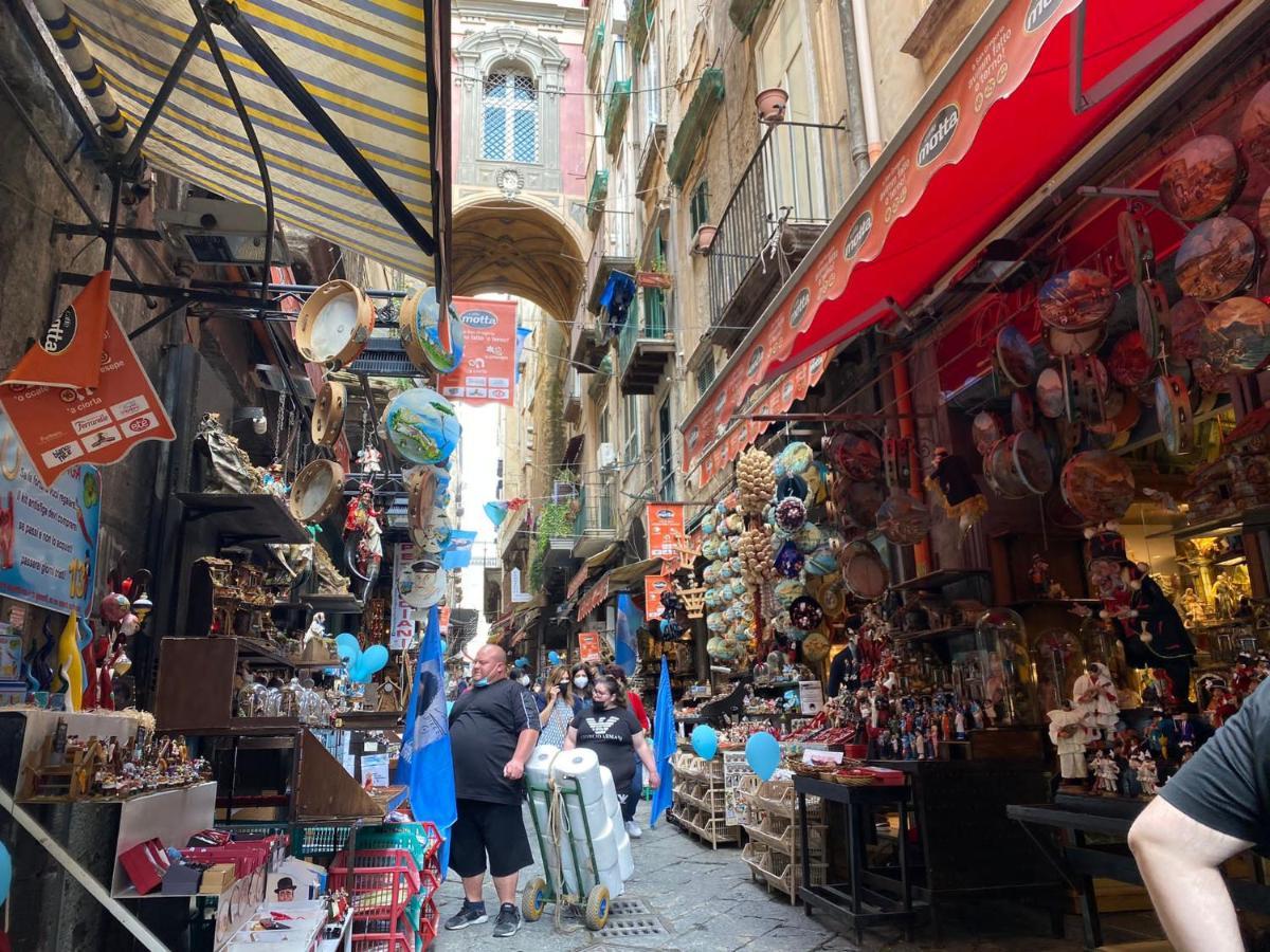 In Love: Vicoletto Dei Presepi Naples