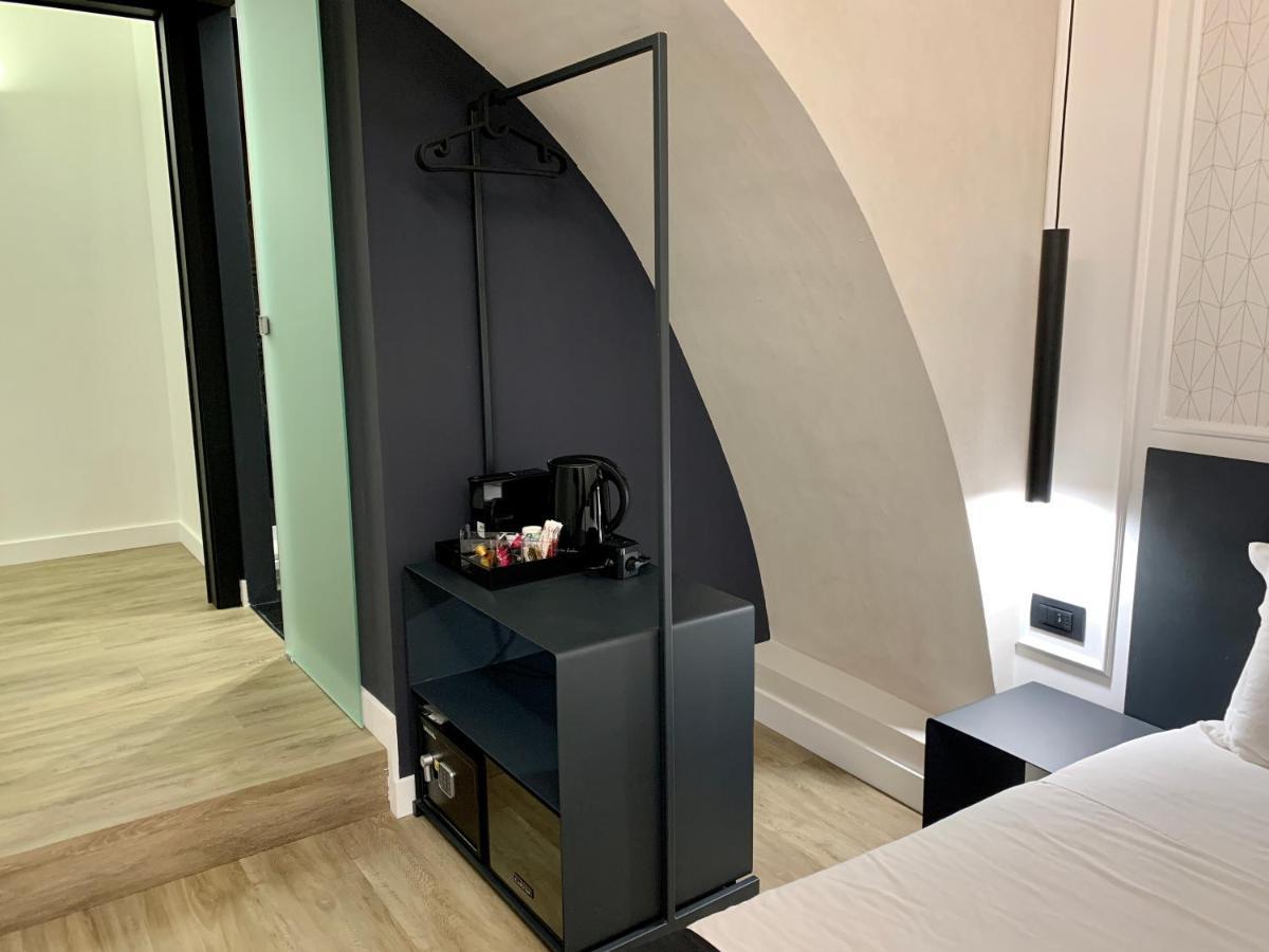 Toledo Boutique * Naples