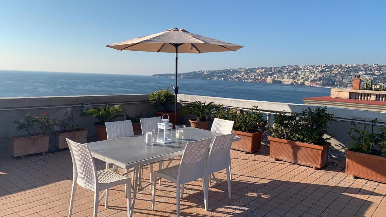 Rooftop In Front Of The Castle Apartment Naples