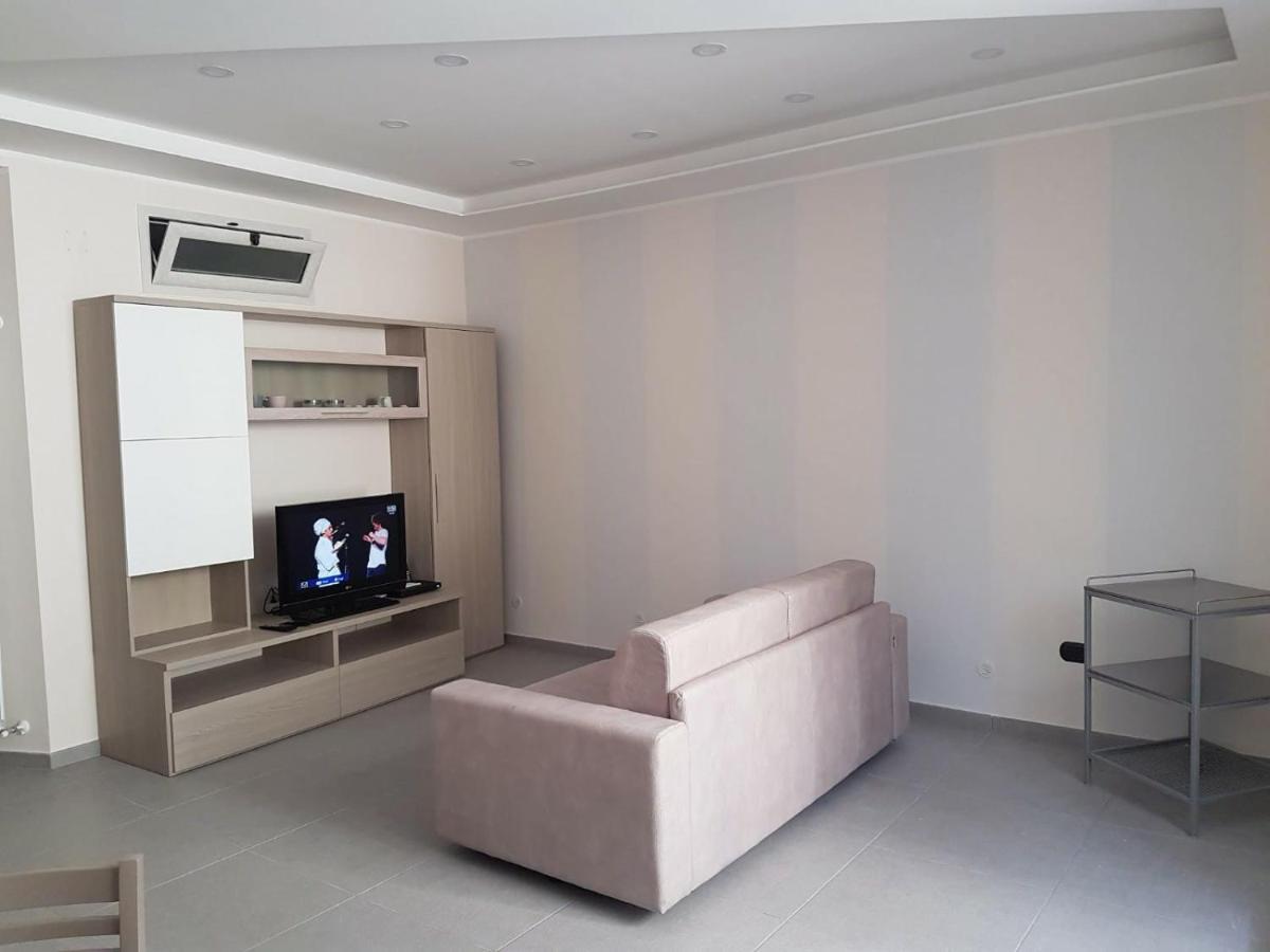 Street House Apartment