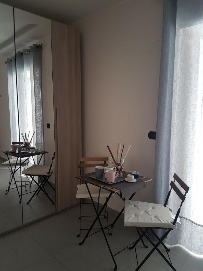 Street House *