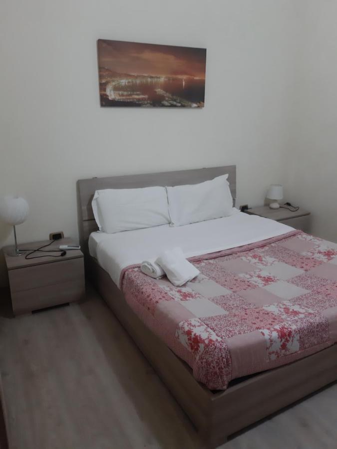 Gradoni Di Chiaia Apartment
