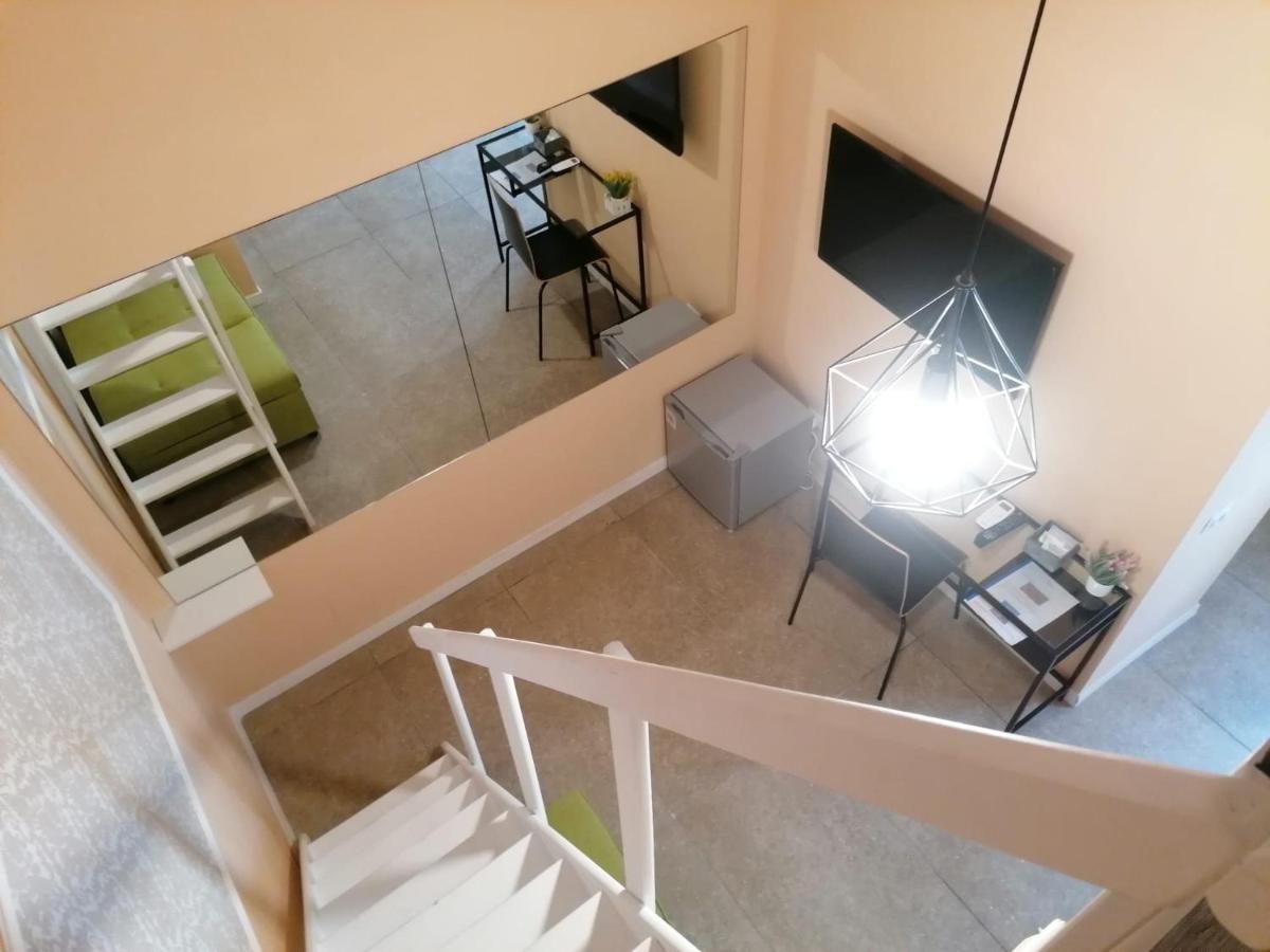 Amedeo Square 3* Naples