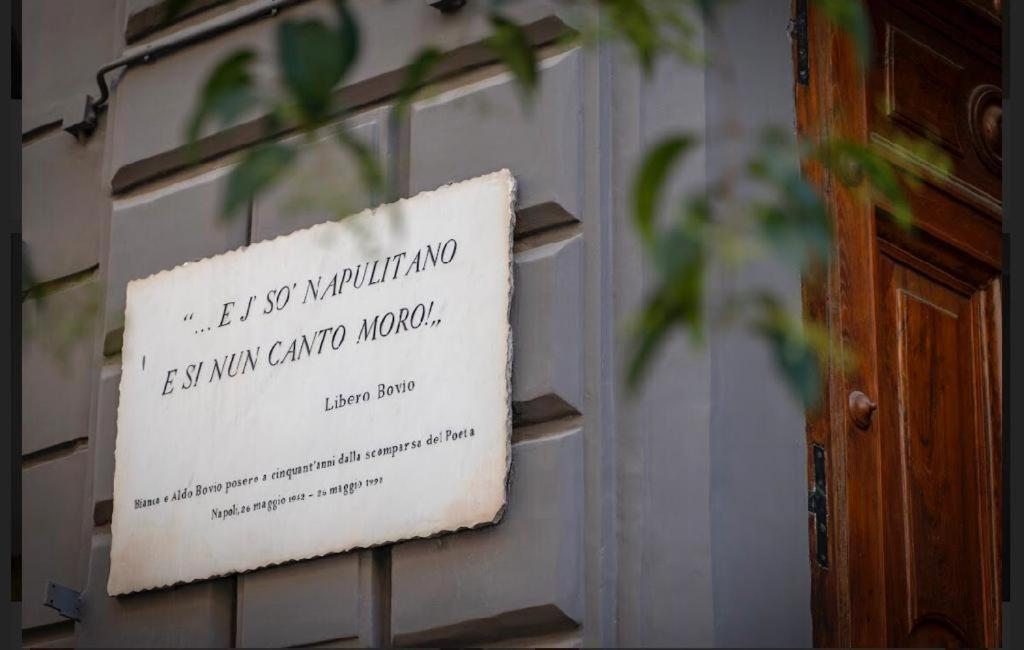 Downtown Napoli B&B “Se Nun Canto Moro..” Bed & Breakfast *