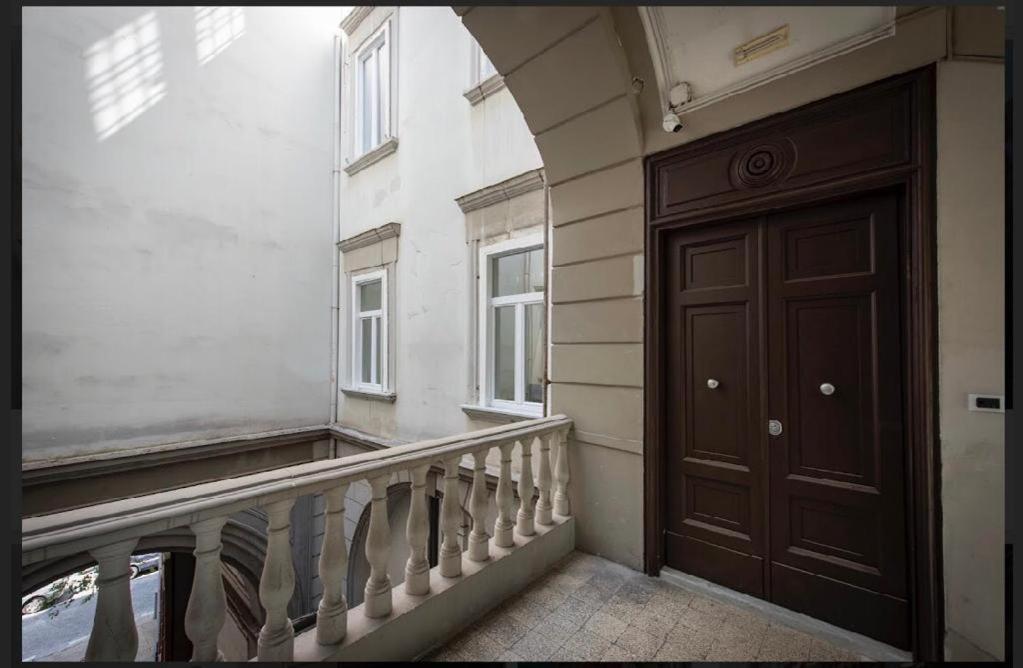 Downtown Napoli B&B “Se Nun Canto Moro..” Naples