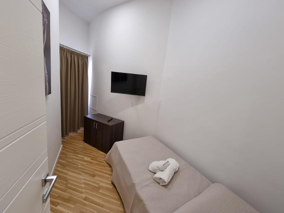 Bed & Breakfast Barbaja In Street Toledo 205 *