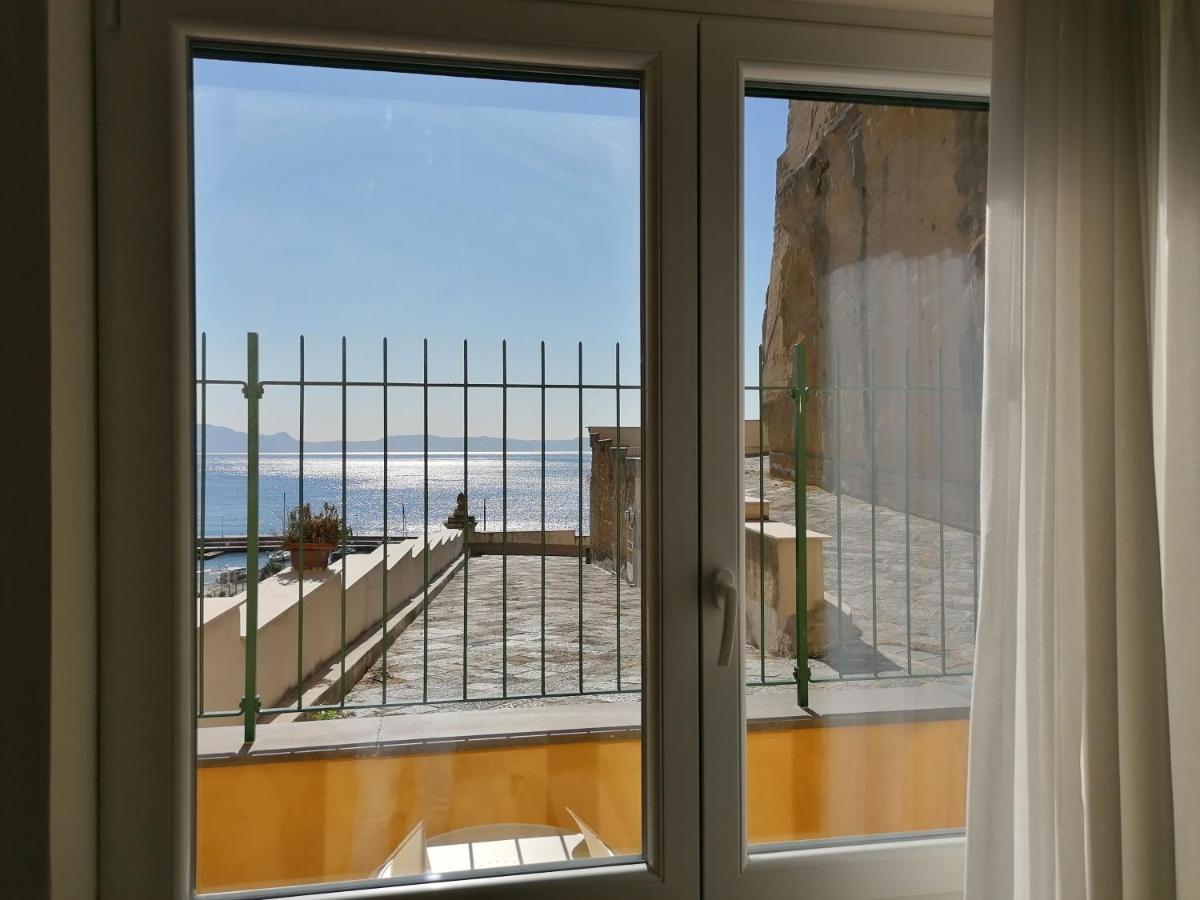 D'amare Naples